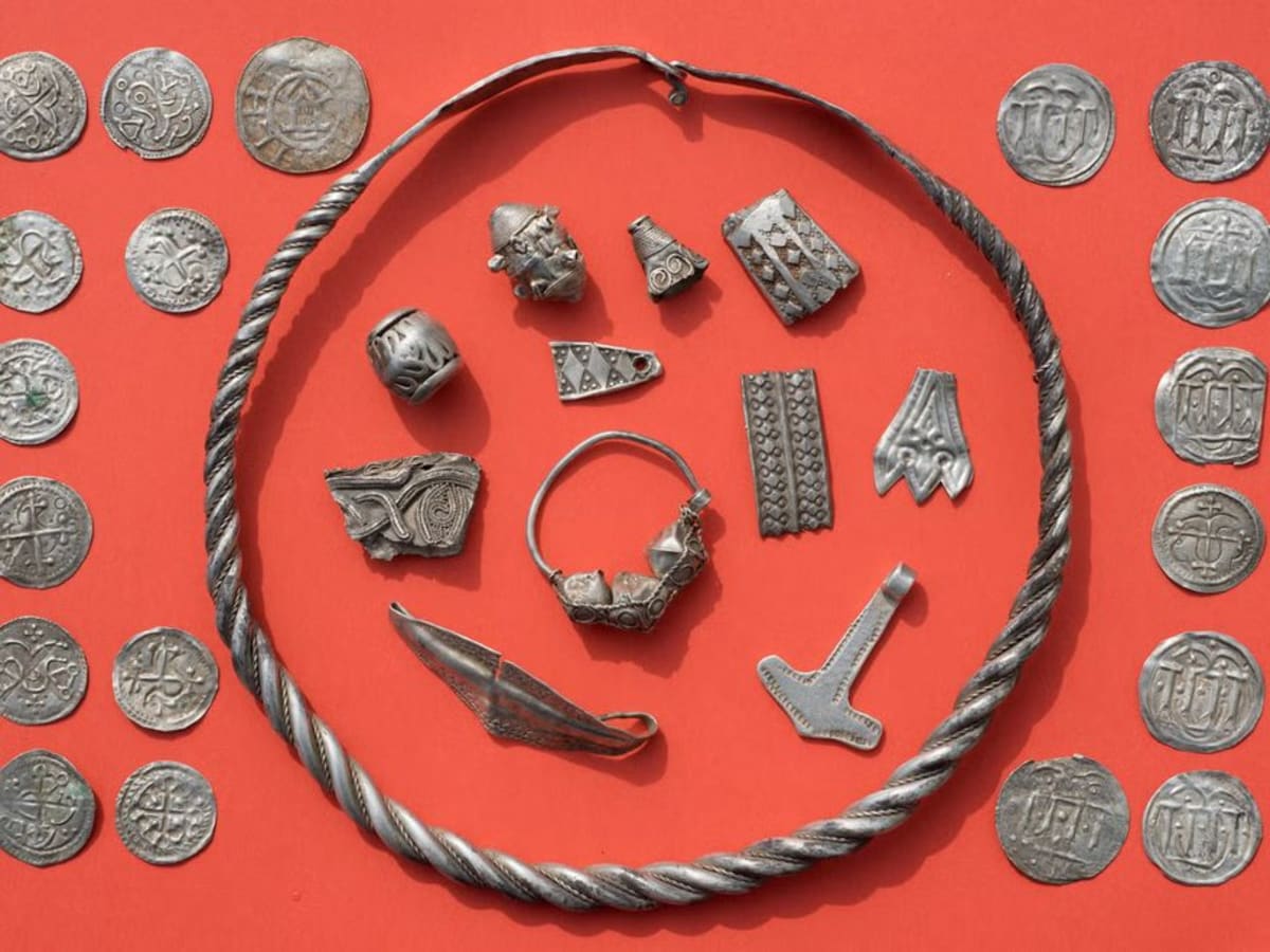 Denmark Homeowner Finds Largest Viking Silver Hoard in Yard - Image 2