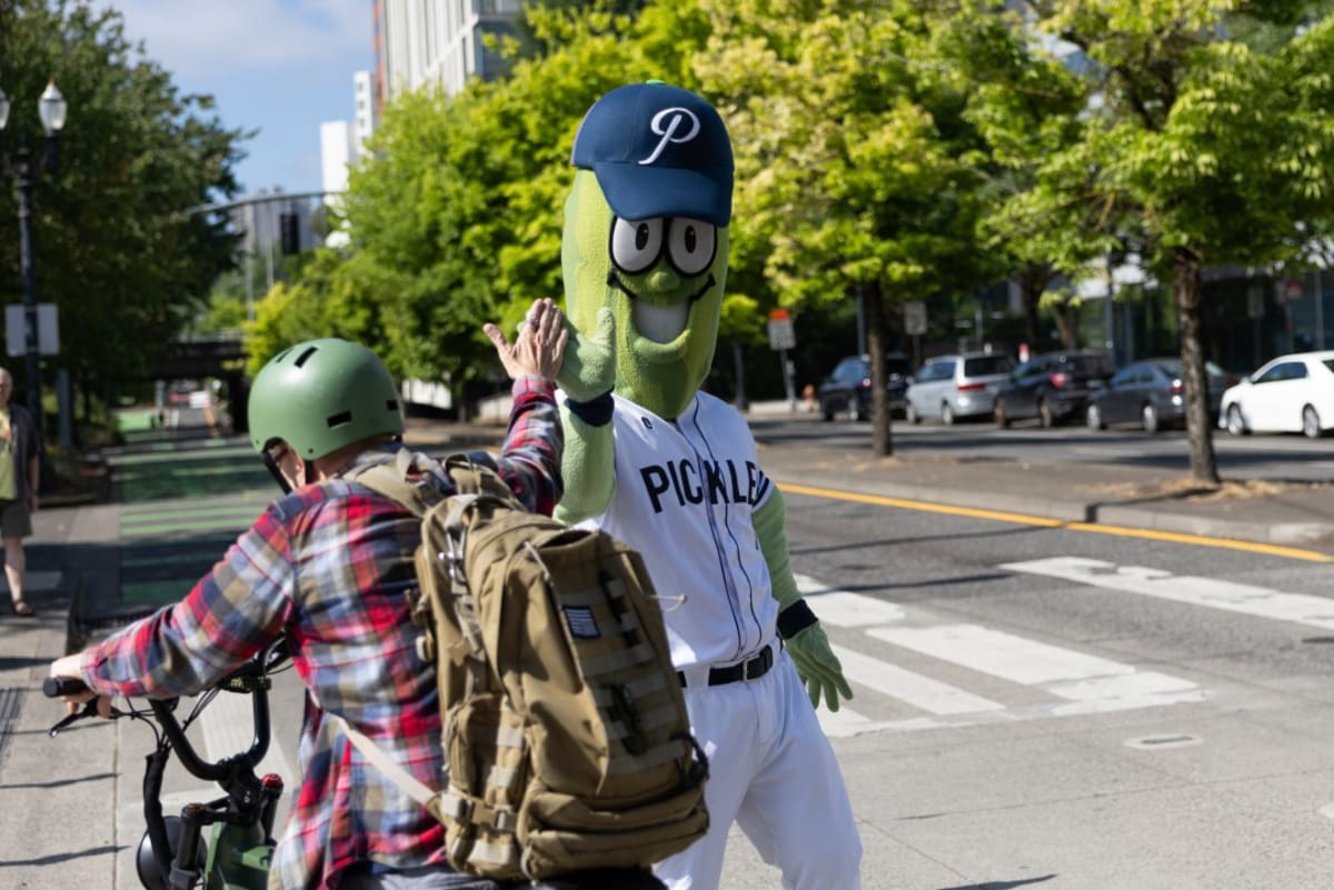 Portland Breaks E-Bike Record with 1,060 Riders - Image 5