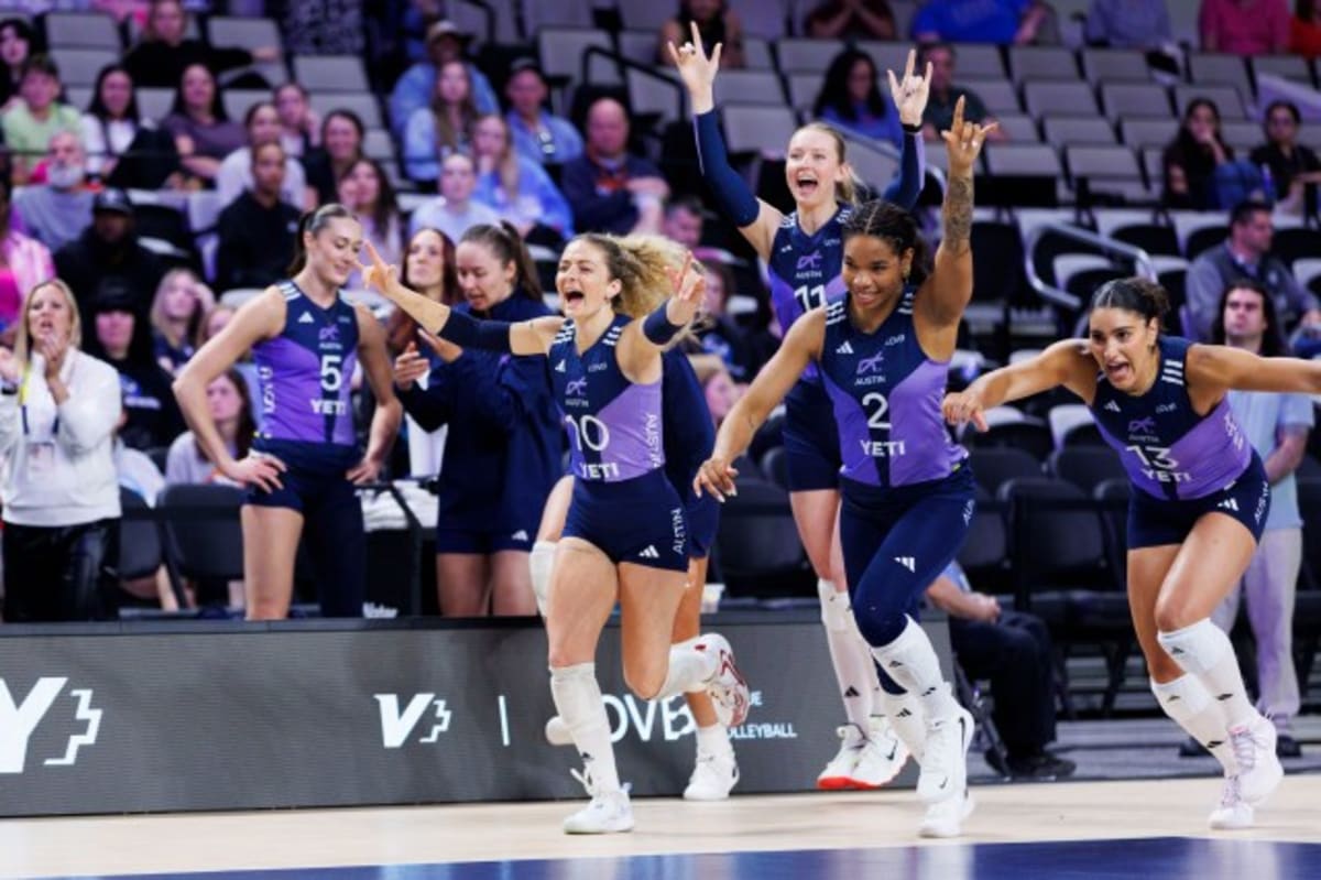 Austin Wins Thriller to Reach Volleyball Championship - Image 2