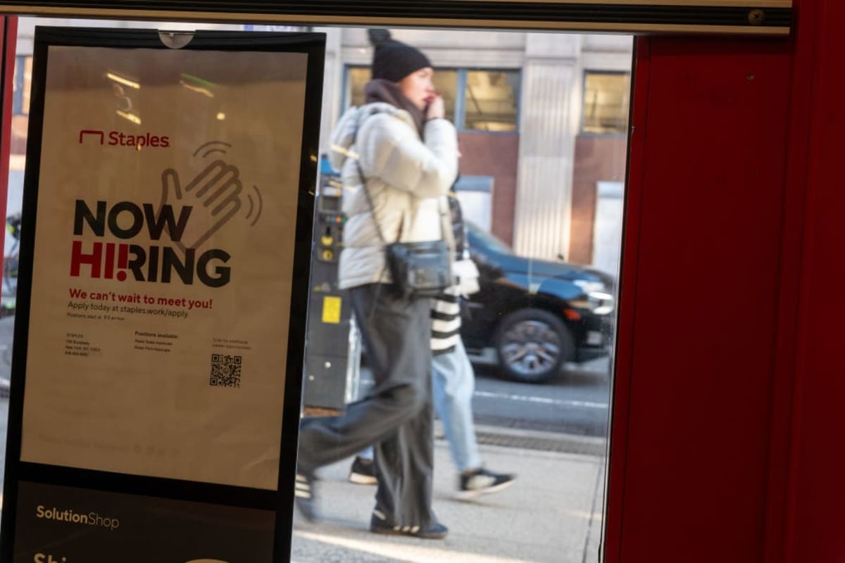 Women Veterans Hit Historic 3.3% Unemployment Rate - Image 2