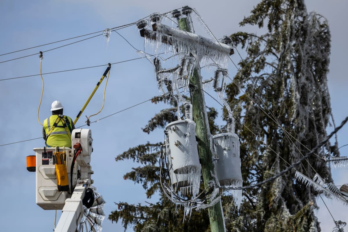 Michigan Rebuilds After Historic Ice Storm Hit 3M Acres - Image 2