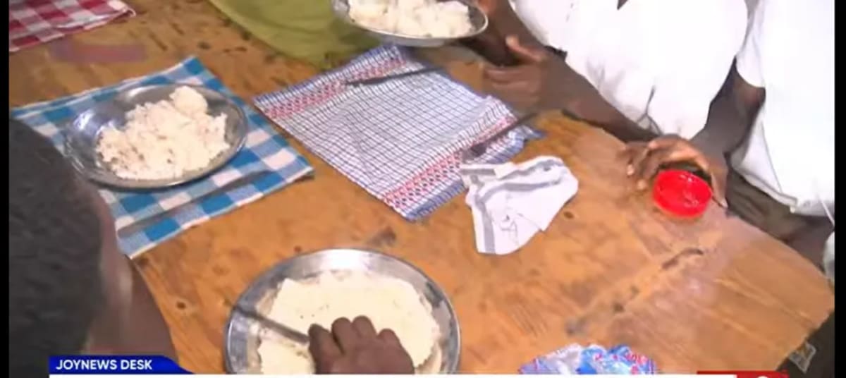 Students eating meals together at a Ghanaian senior high school cafeteria