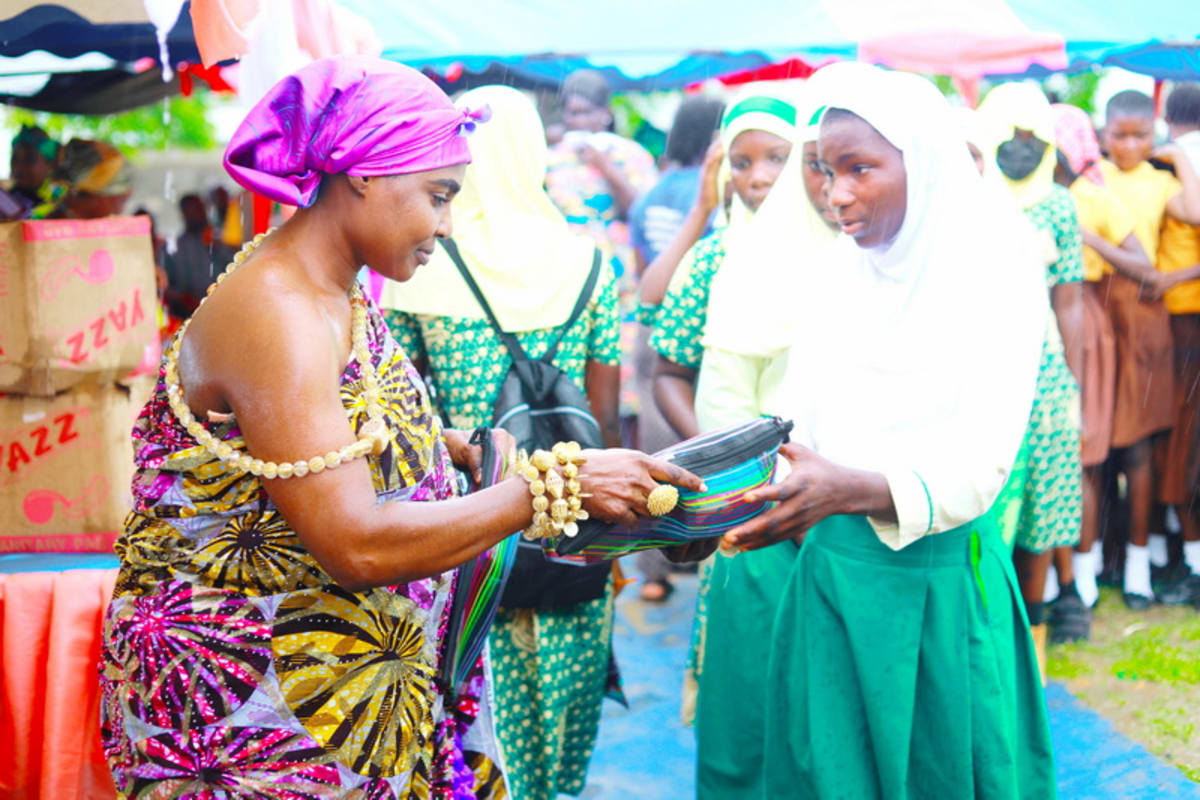 Ghana Queen Mother Gives Pads to Hundreds of Schoolgirls