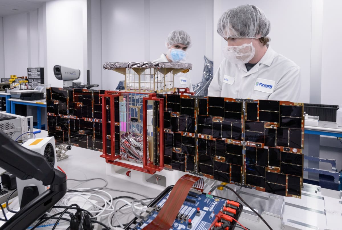 NASA Spacecraft Tests Moon Tech for Future Astronauts - Image 4