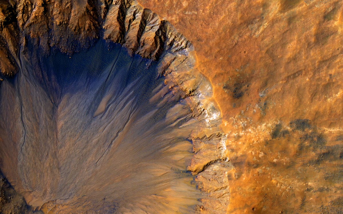NASA Orbiter Celebrates 20 Years Mapping Water on Mars