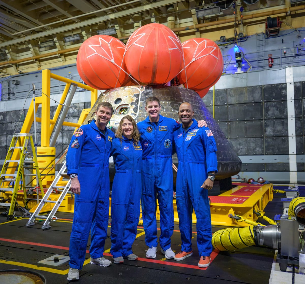4 Astronauts Return After First Moon Flight in 50 Years - Image 2