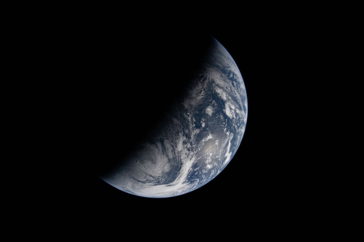 Artemis II Astronauts Capture Stunning Earth Day Photo - Image 2