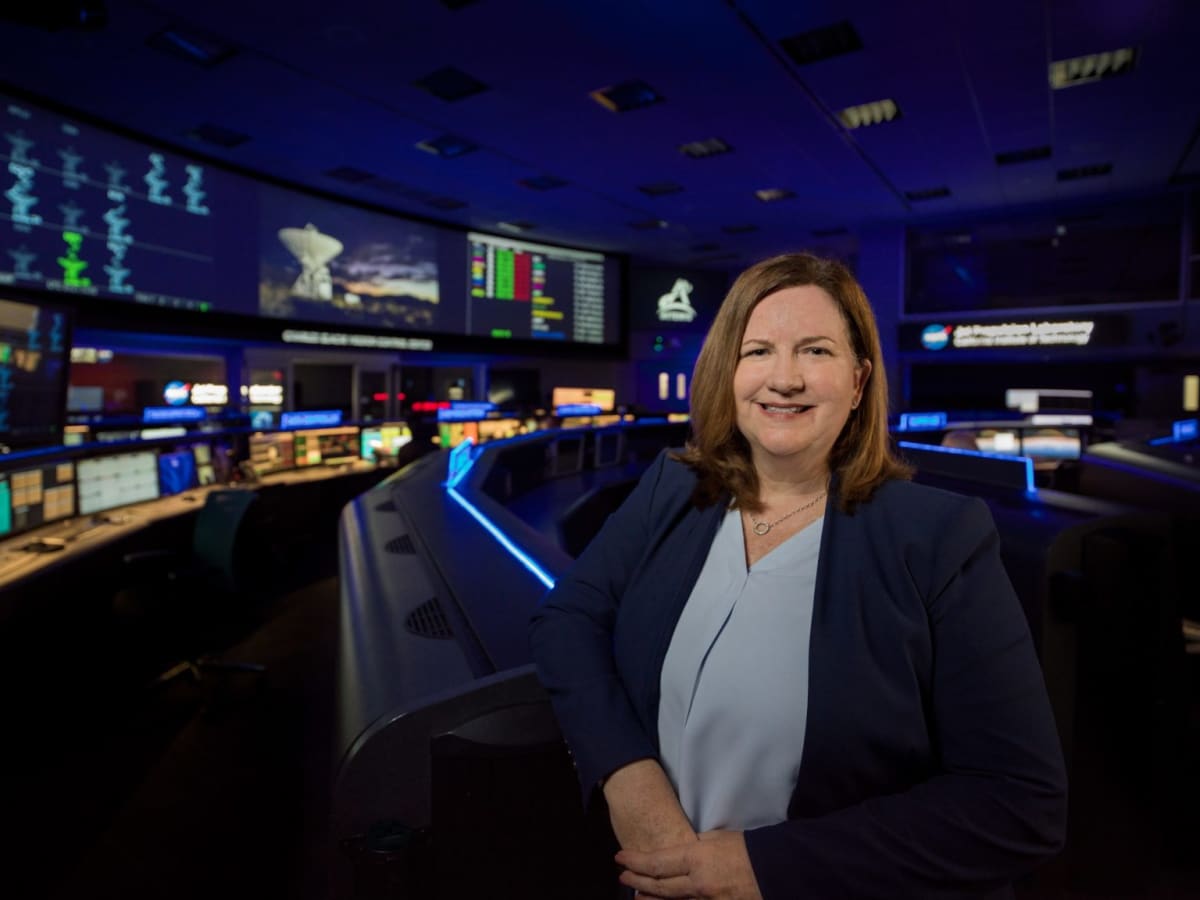 NASA Engineer Bridges Apollo and Artemis Moon Missions - Image 2