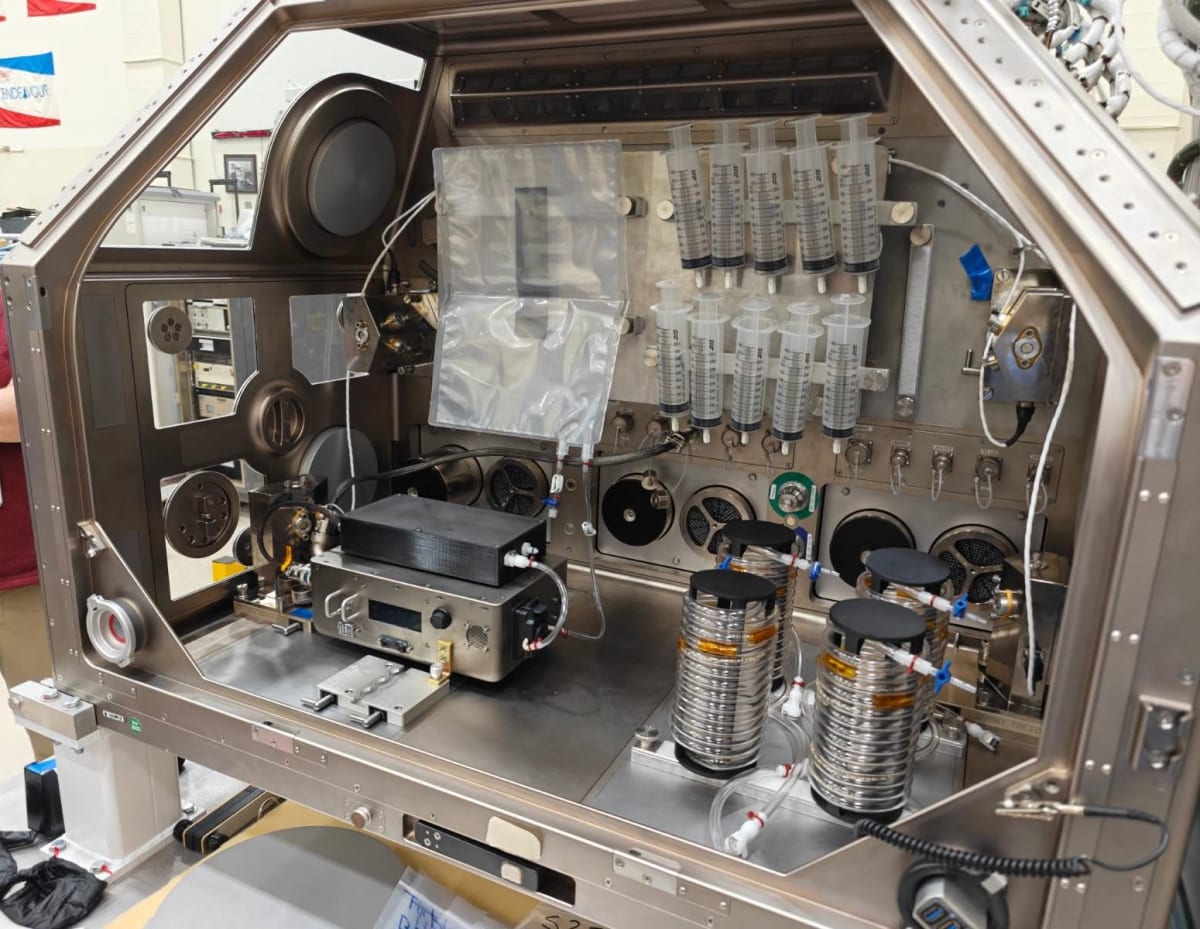 IVGEN Mini hardware installed in International Space Station replica glovebox at NASA Marshall Space Flight Center