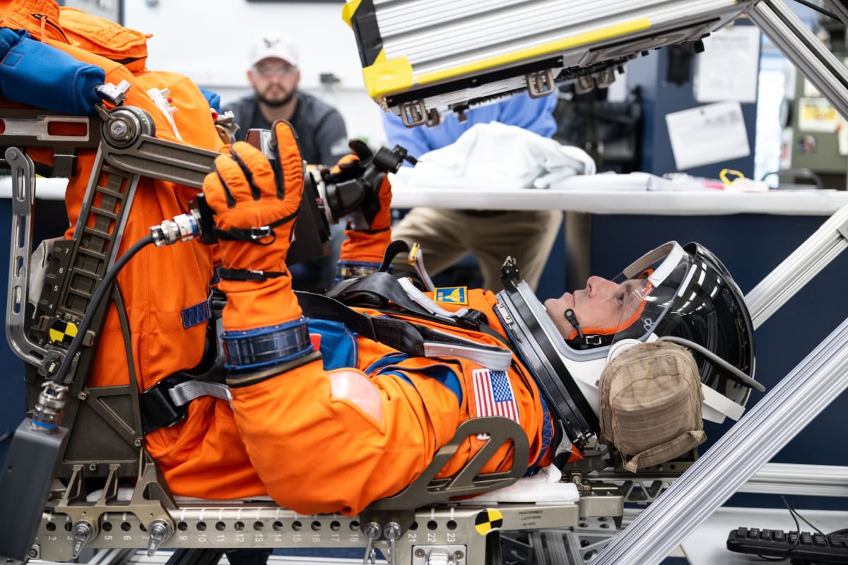 Artemis II Crew Sets New Record 252,756 Miles From Earth - Image 5