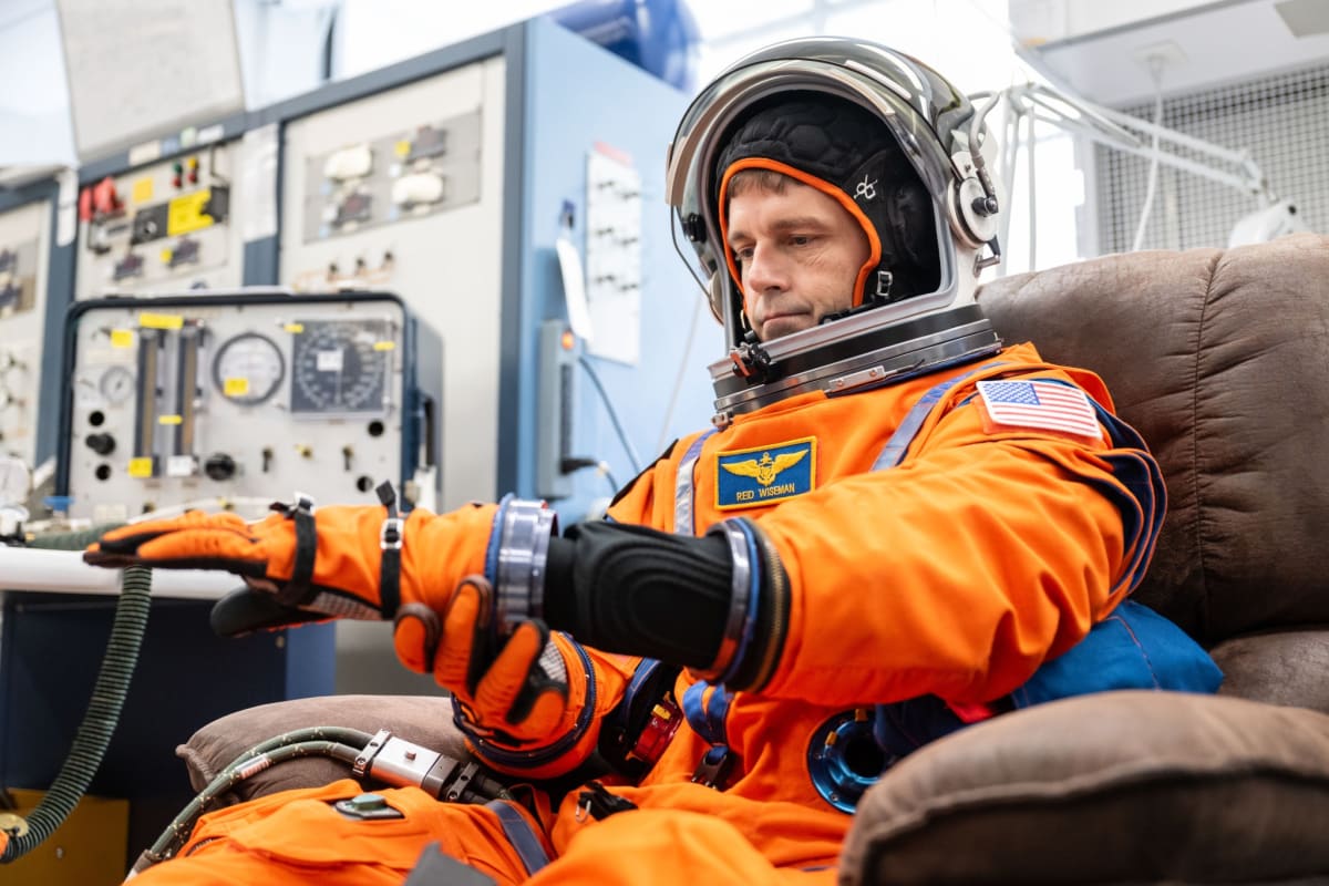 Artemis II Crew Sets New Record 252,756 Miles From Earth - Image 4