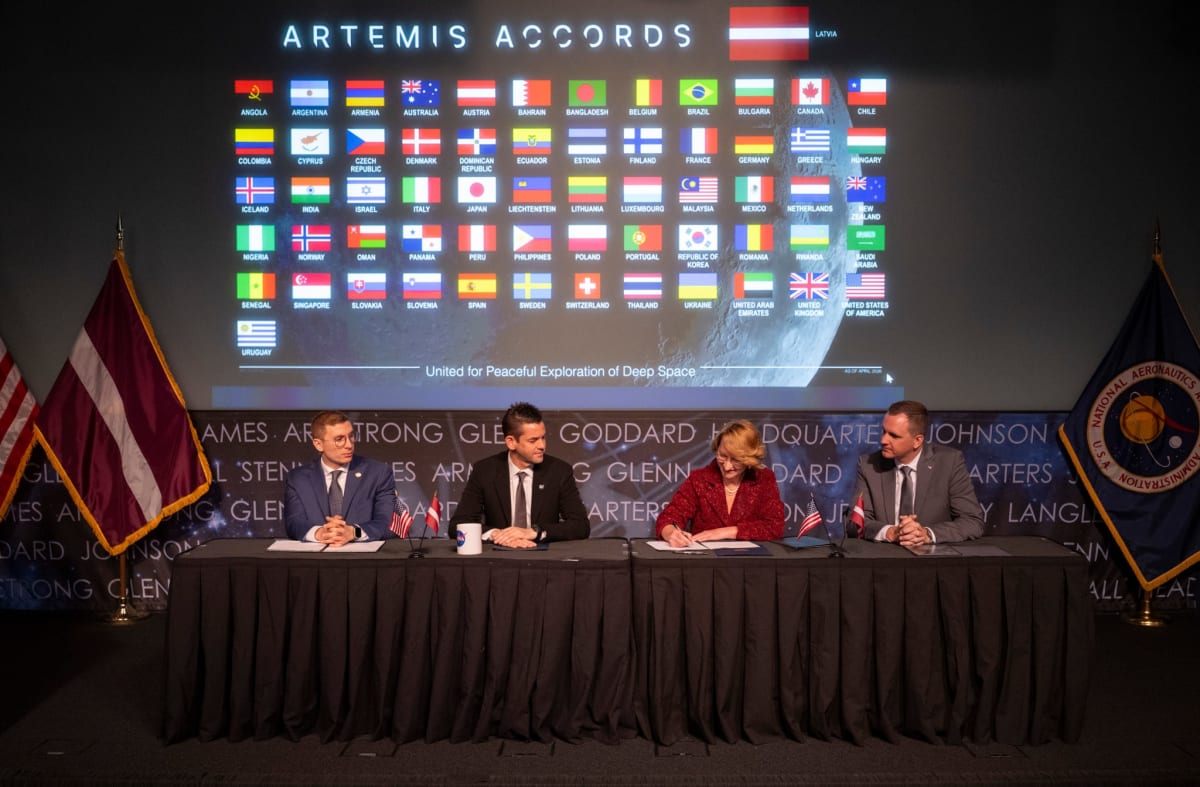 Latvia Joins 62 Nations in Historic Moon Exploration Pact - Image 2