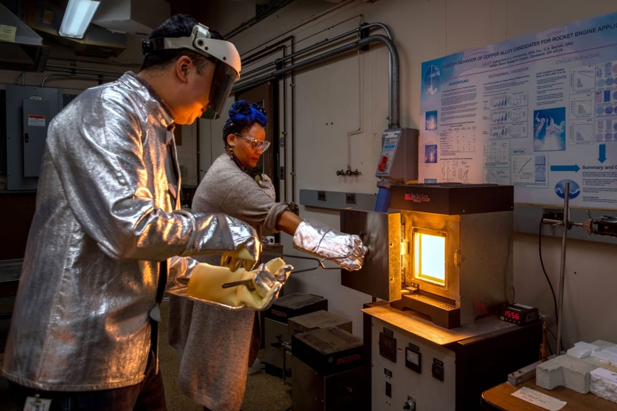 NASA Discovers Material to Melt Moon Rocks for Oxygen - Image 2