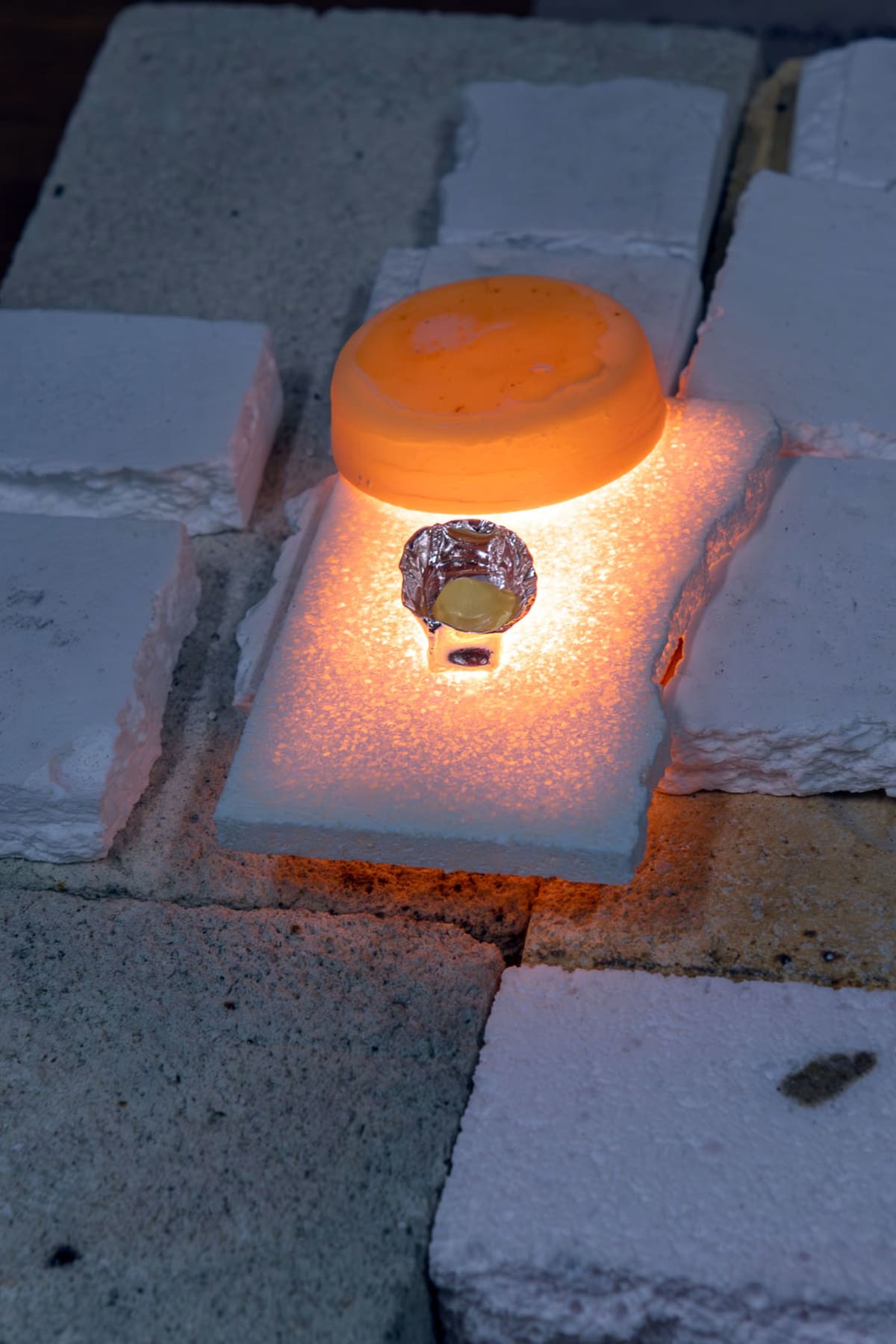 NASA Discovers Material to Melt Moon Rocks for Oxygen - Image 4