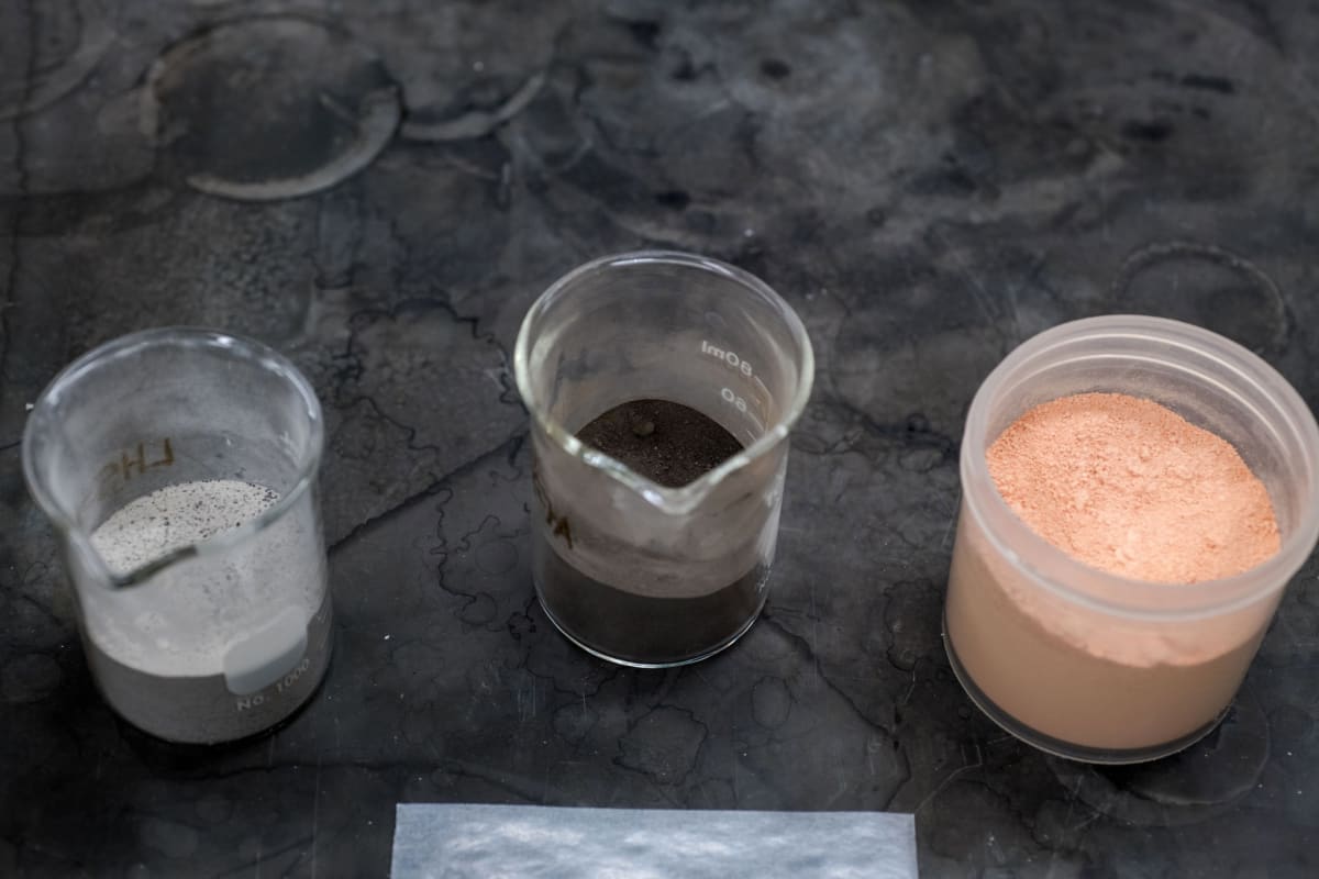 NASA Discovers Material to Melt Moon Rocks for Oxygen - Image 5