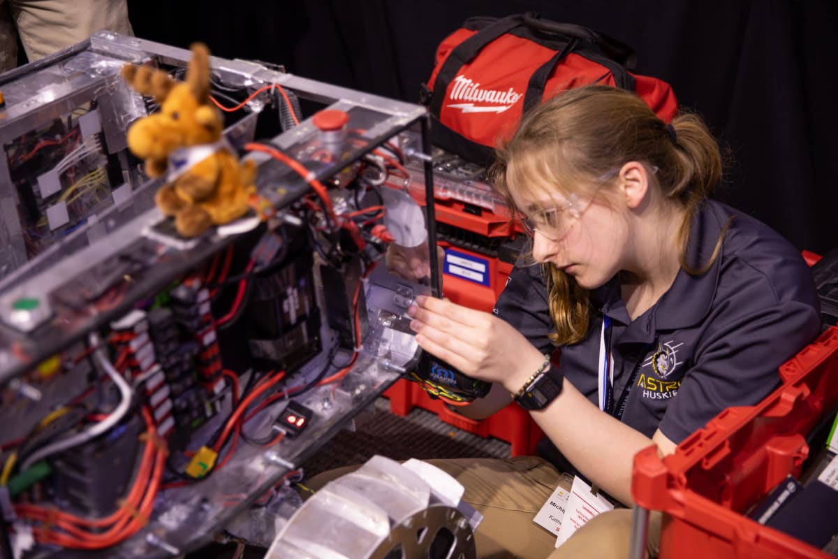 47 College Teams Build Moon Robots for NASA Challenge