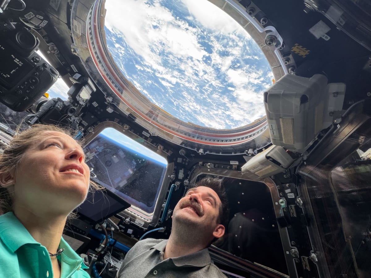 Astronauts Watch SpaceX Docking 259 Miles Above Earth - Image 2