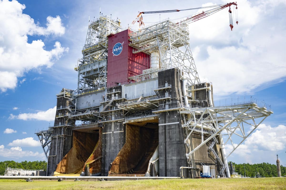 NASA and Blue Origin Team Up for Moon Mission Rocket Tests - Image 2