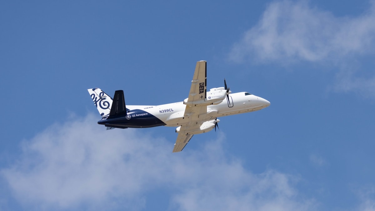 Hybrid-Electric Plane Breaks Record at 30,000 Feet