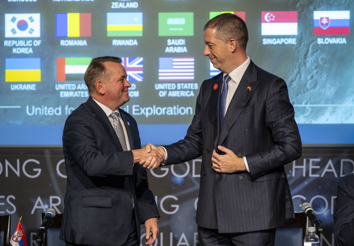 Serbia's Foreign Minister Marko Đurić shakes hands with NASA Deputy Administrator at signing ceremony