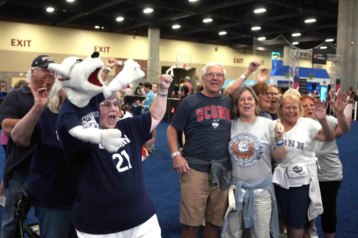 Women's Basketball Hall of Famers Honored at Phoenix Final Four - Image 5