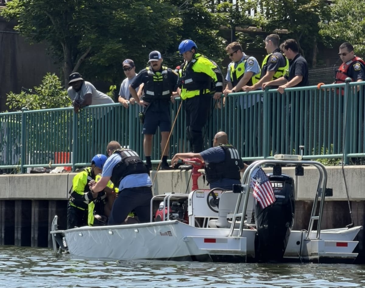 Kayaker Rescues River Victim for Second Time in 15 Years - Image 2