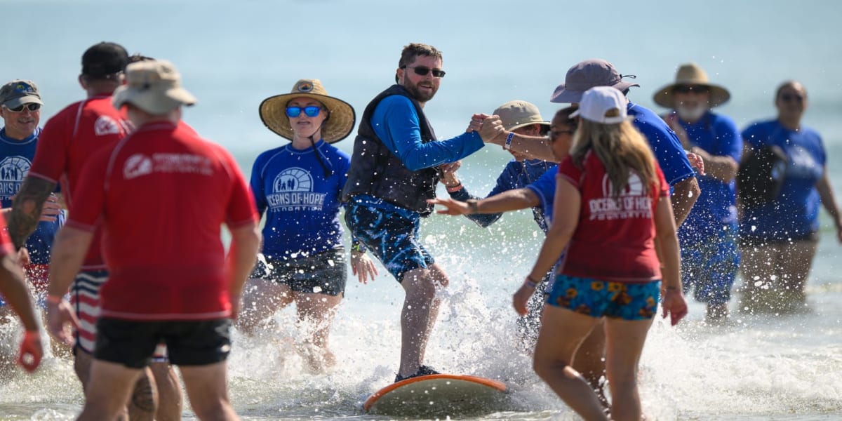 150 Volunteers Help 20 Wounded Veterans Surf in Florida - Image 2