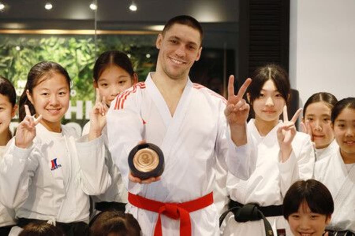 Japanese Buyer Returns Olympic Medal to Ukrainian Hero