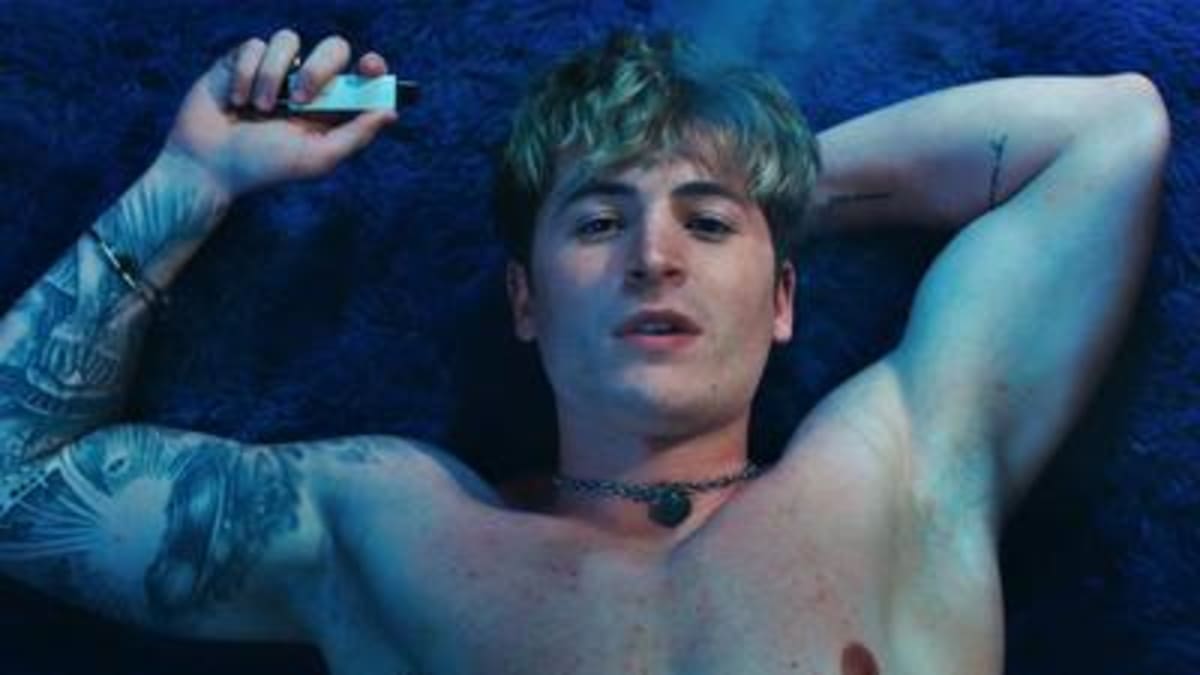 Zendaya Surprises Queer Couple With Dream Wedding Dress - Image 4