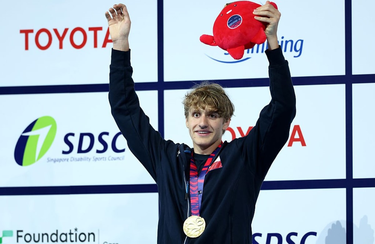 Teen Swimmer Breaks 33-Year Record, Nominated for Top Award