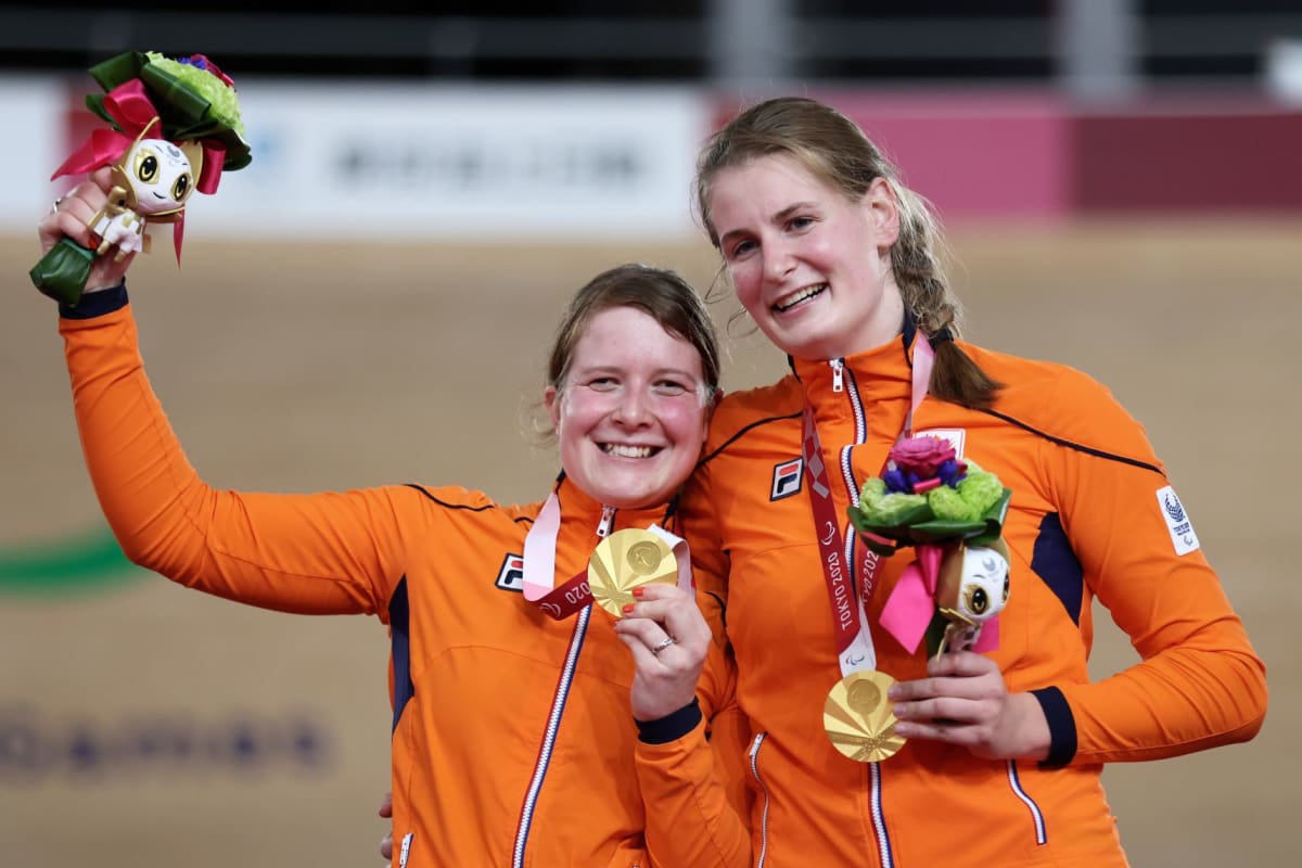 Larissa Klaassen in white judo uniform celebrating bronze medal at European Championships