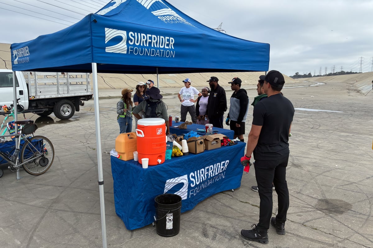 60 Volunteers Pull 3,000 Pounds of Trash from California River - Image 3