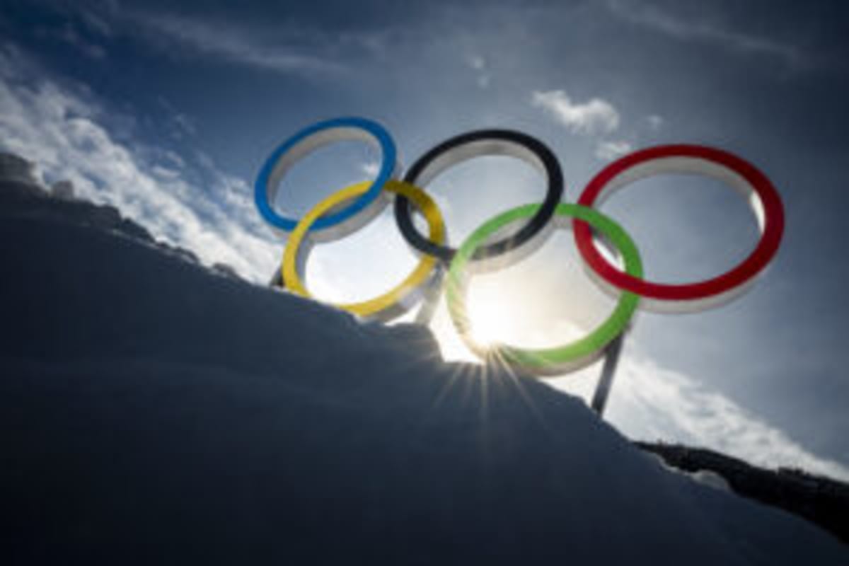 Olympic Gold Medalist Proposes Atop Active Volcano - Image 4