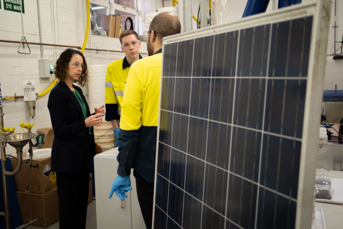 Scientists Recover 100% of Silver From Old Solar Panels - Image 4