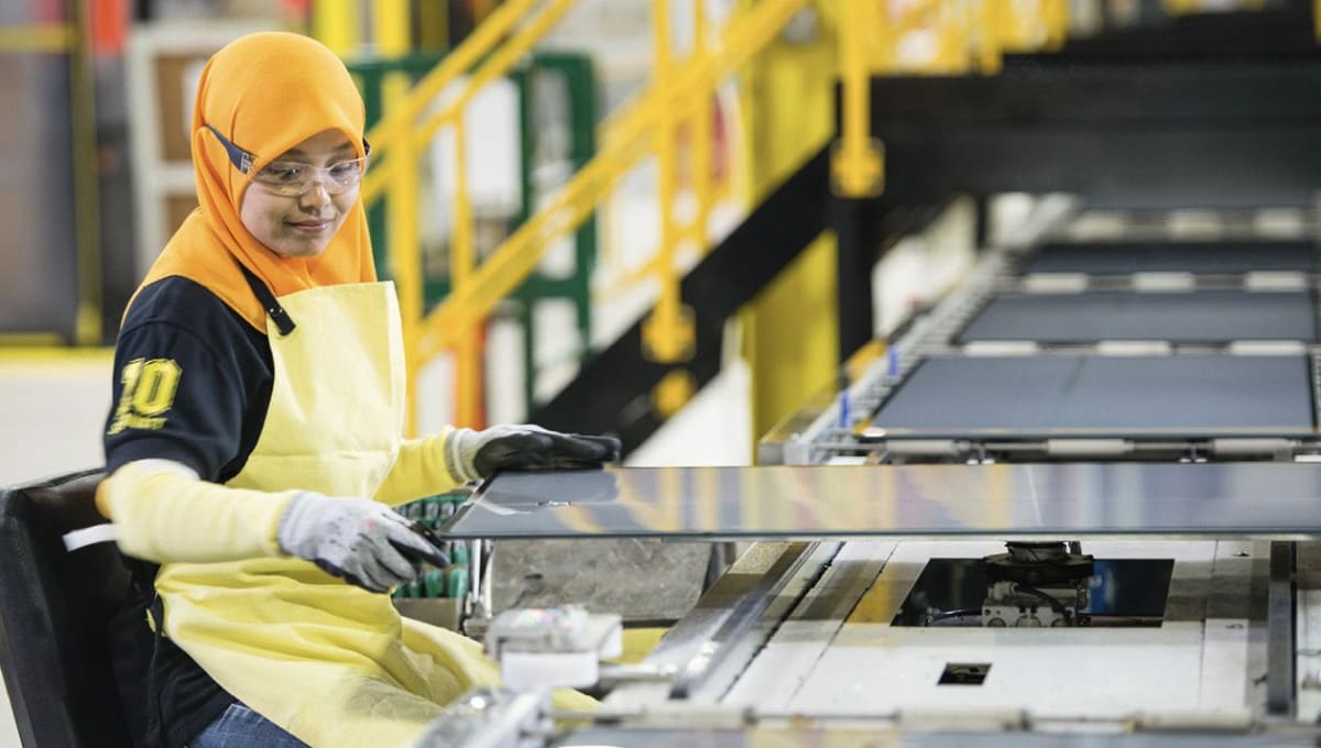 U.S. Hits 100 GW Solar Manufacturing Milestone