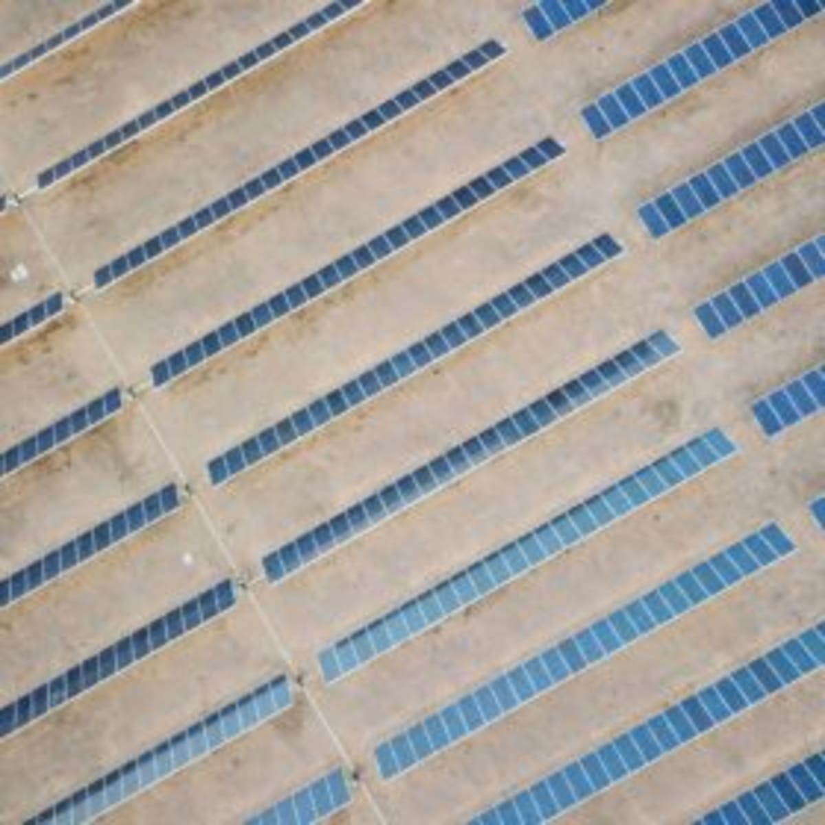 South Africa's Largest Solar Farm Powers Up at 620 MW - Image 2