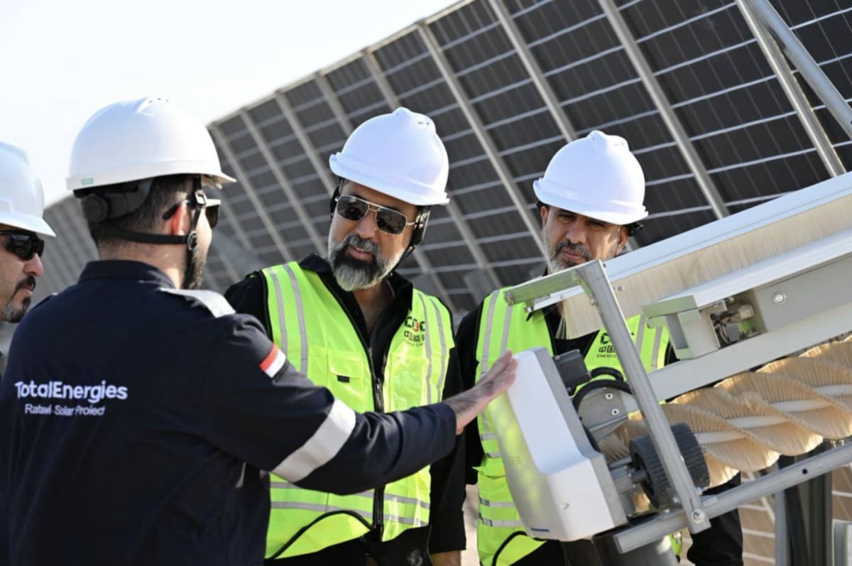 Aerial view of large-scale solar panel arrays at Iraq's Basra solar power plant facility