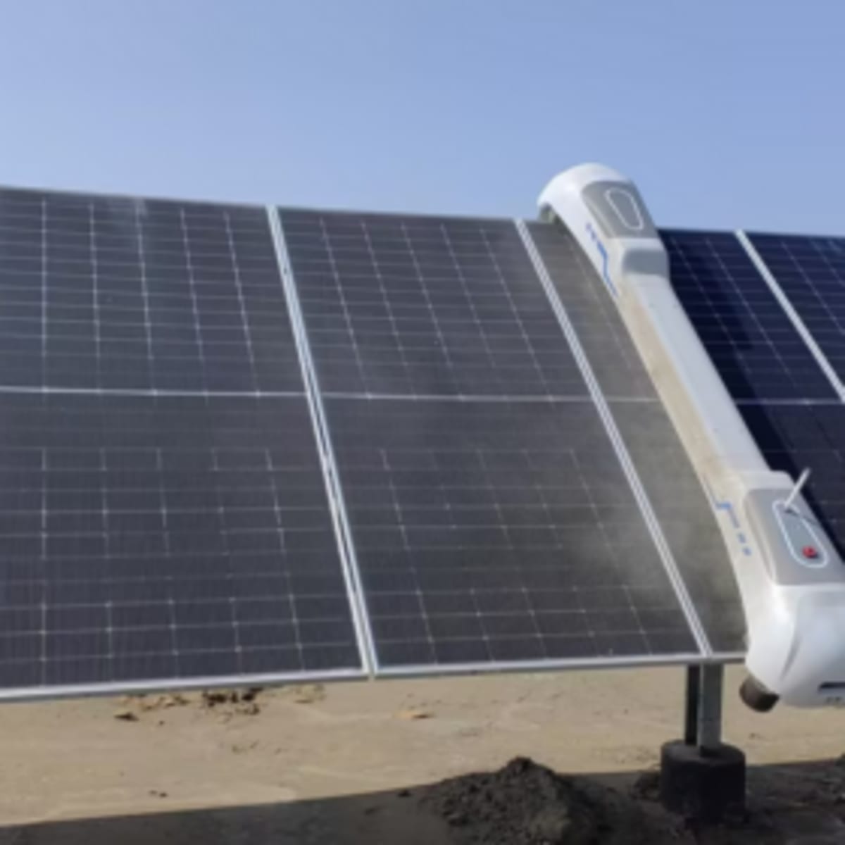 38kg Robot Cleans Solar Panels With 99.5% Efficiency - Image 2