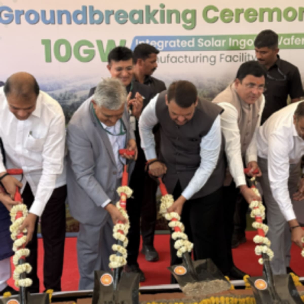 India Breaks Ground on Nation's Largest Solar Plant - Image 2