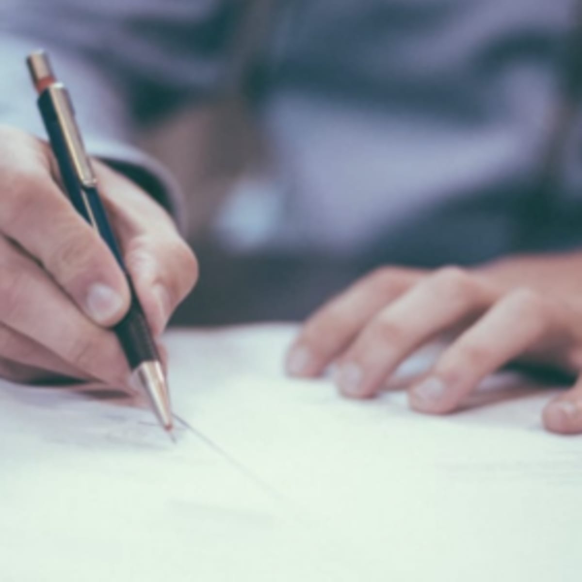 $1B Solar Fraud Ends: Lawyer Gets 11 Years in Prison - Image 2