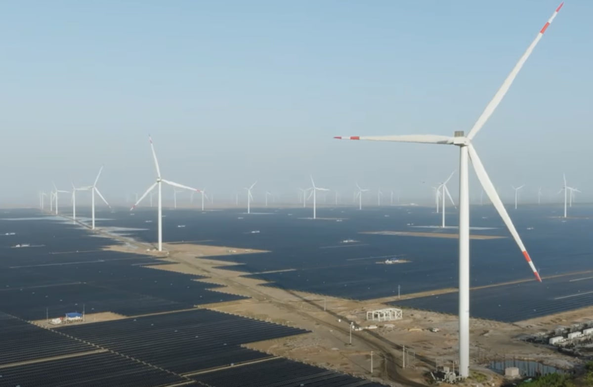 India Powers Up 951 MW of Solar Energy in Two States