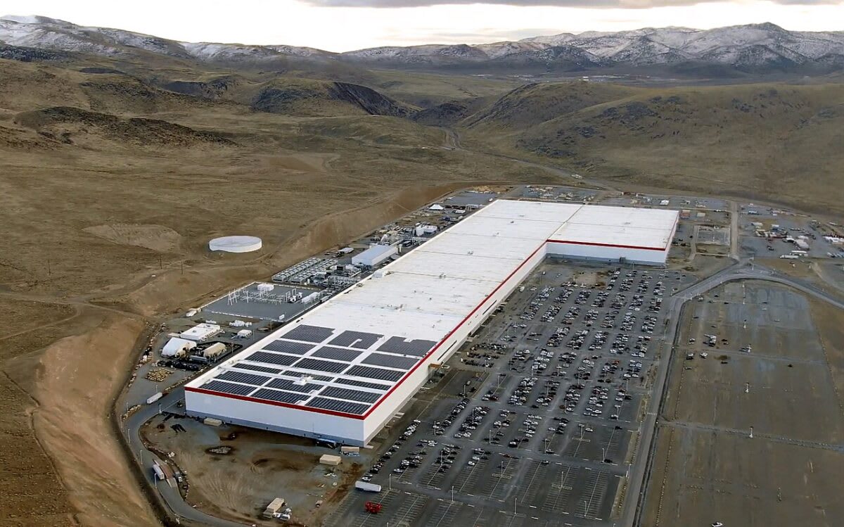 Tesla Plans 100 GW Solar Factory Network by 2028