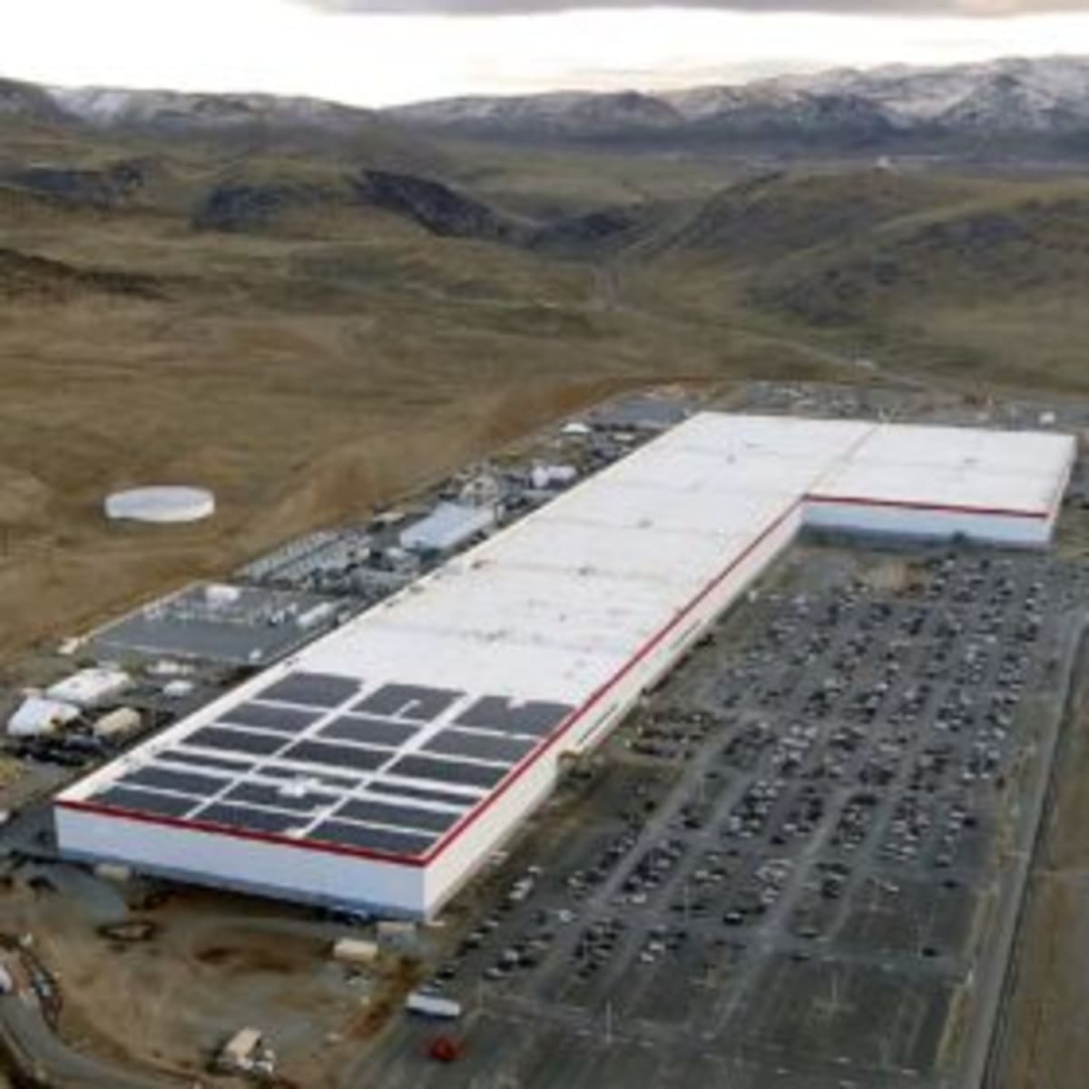 Tesla Plans 100 GW Solar Factory Network by 2028 - Image 2