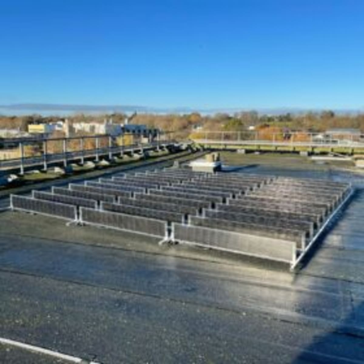 Vertical Solar Panels Beat Traditional Ones in UK Study - Image 2