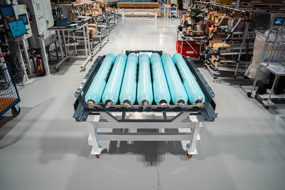 BMW's Hydrogen Car Refuels in 5 Minutes, Drives 466 Miles