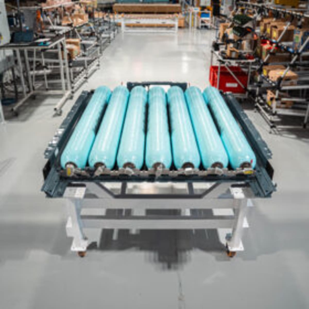 BMW's Hydrogen Car Refuels in 5 Minutes, Drives 466 Miles - Image 2