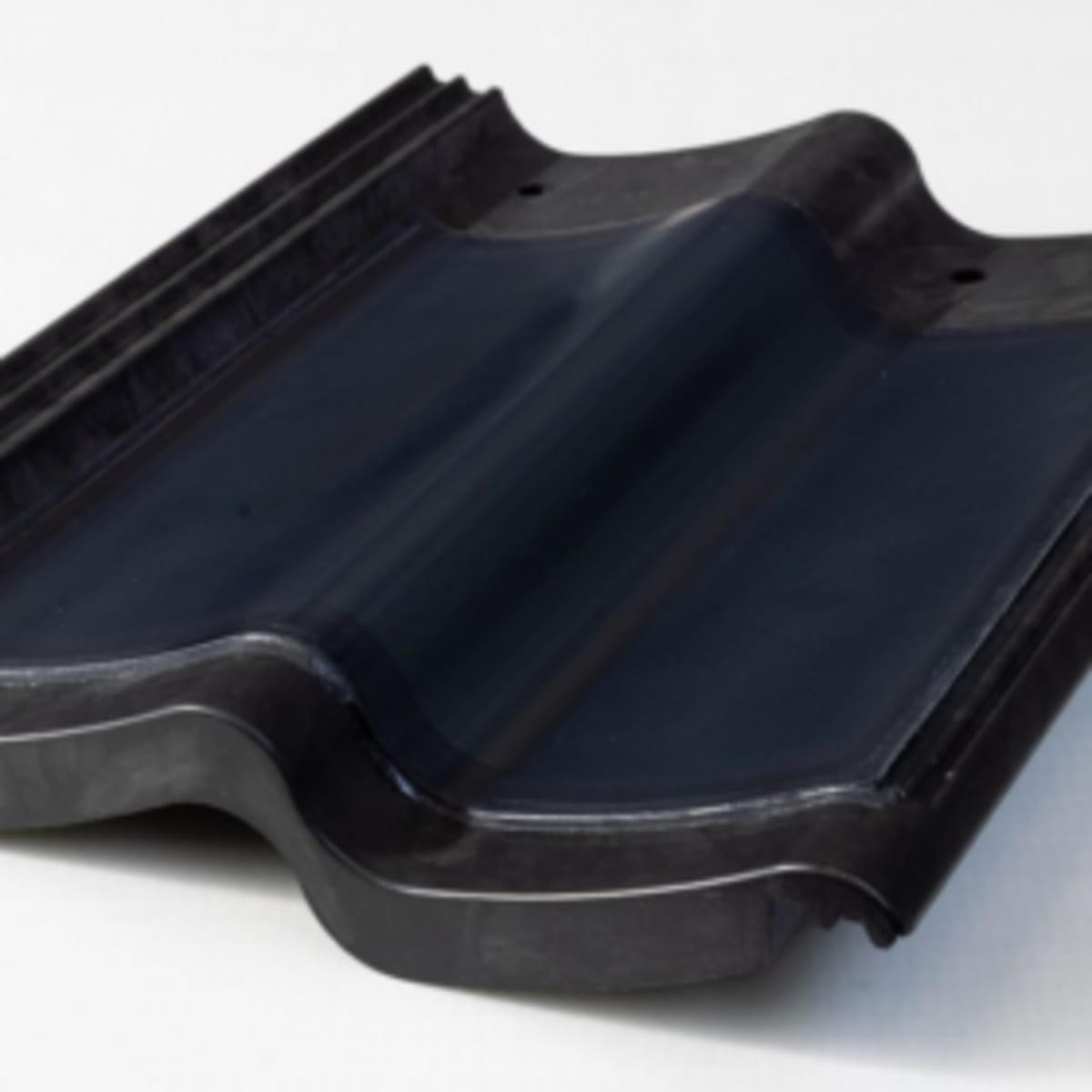 Dutch Scientists Create World's First Solar Roof Tile - Image 2