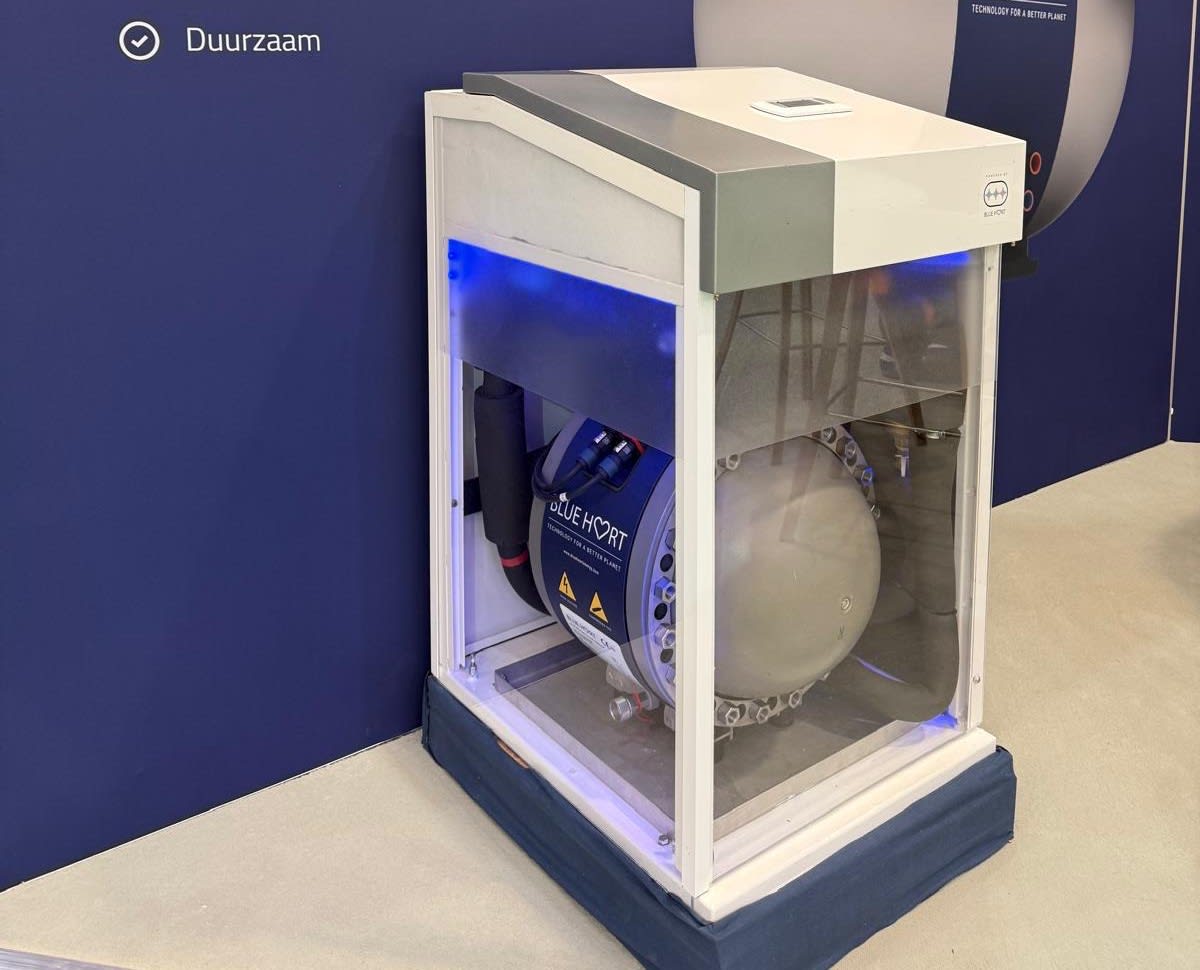 Compact square thermoacoustic heat pump engine showing internal components and pistons for sound wave generation