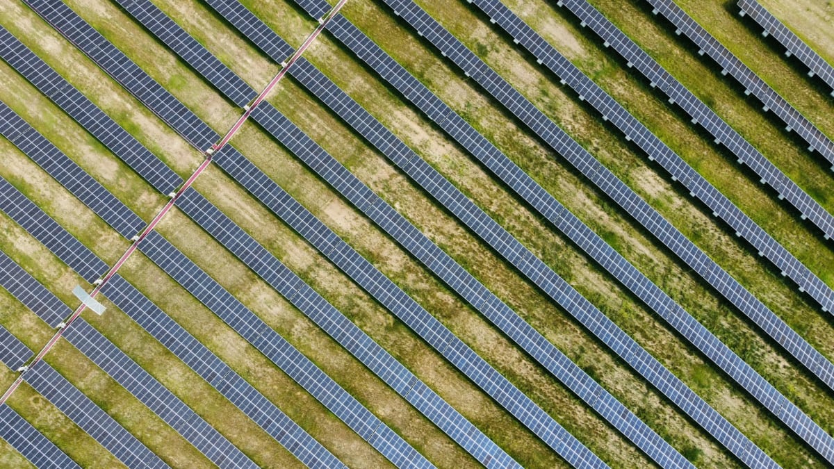 Solar Power Adds Record 664 GW Worldwide in 2025