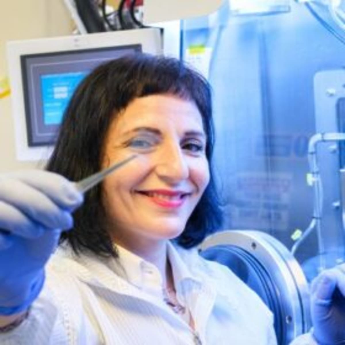 Singapore Scientists Create See-Through Solar Windows - Image 2
